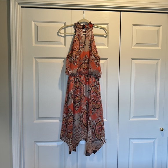 Halter, asymmetric hemmed dress - Picture 5 of 10